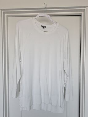 Express White Women's Long Sleeve Crewneck Sweatshirt